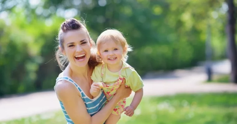 Femme avec son enfant pour illustrer une étude de cas sur la segmentation